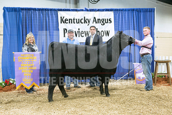 MB192477_Res_Bred_And_Owned_Heifer_Junior_Champion_Bradshaw_Smoot