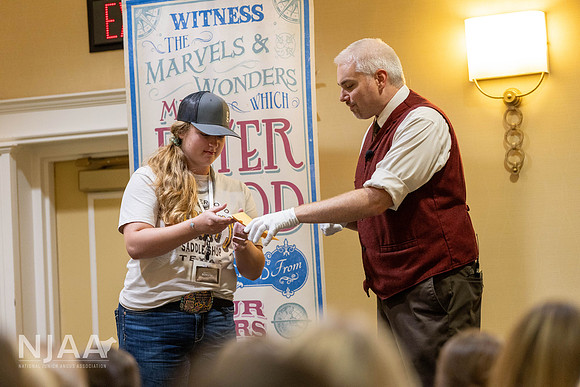 Magician_LEAD25_MB_R63_0474_E